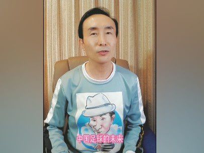 所以在她看来，无面怪捧出的沙金是那么平淡无奇、不具有吸引力，而众人一哄而起、争相抢夺的丑态又是那么叫人百思不解。